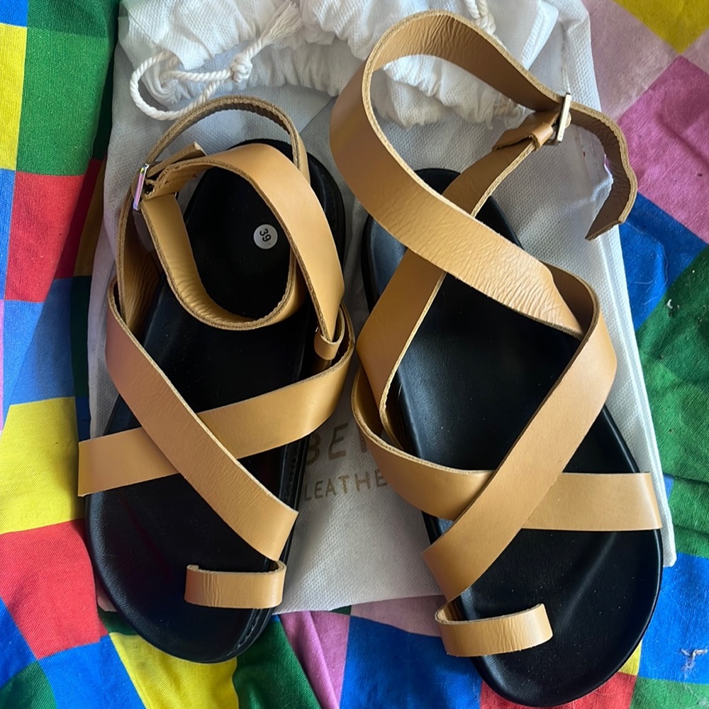 New Liberte Tan Toe Ring Strappy Gladiator Sandals 39/ 8.5